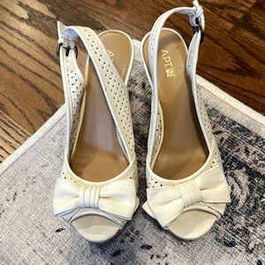Apt. 9 wedge heels with decorative bow. Color: Off-white. Size: 6.5